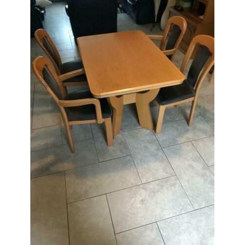 Eikenhouten Tafel + 4 Eikenhouten Stoelen