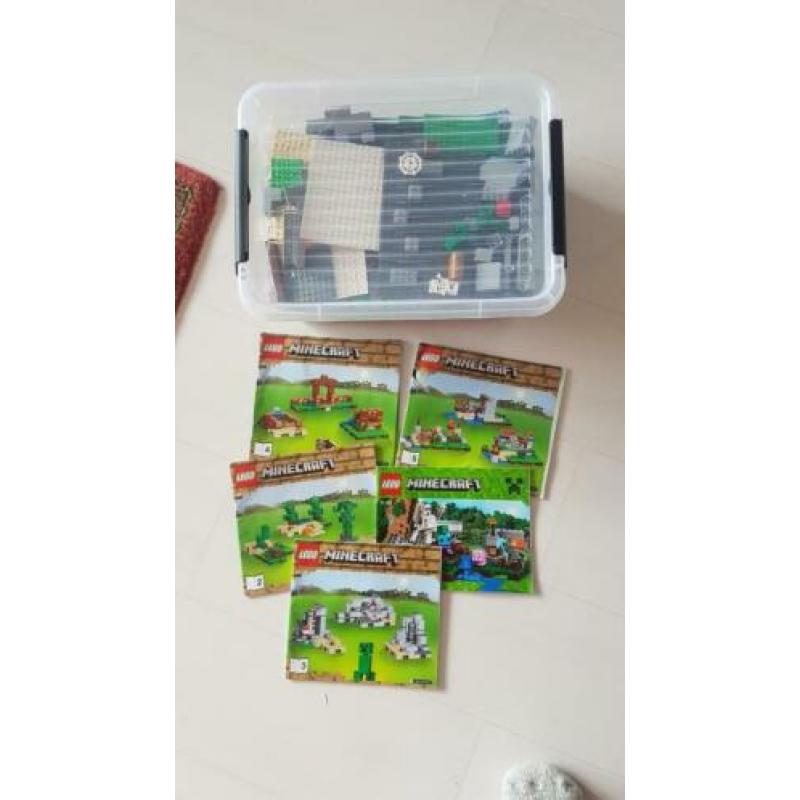 2 sets Lego minecraft. 21123 en 21135