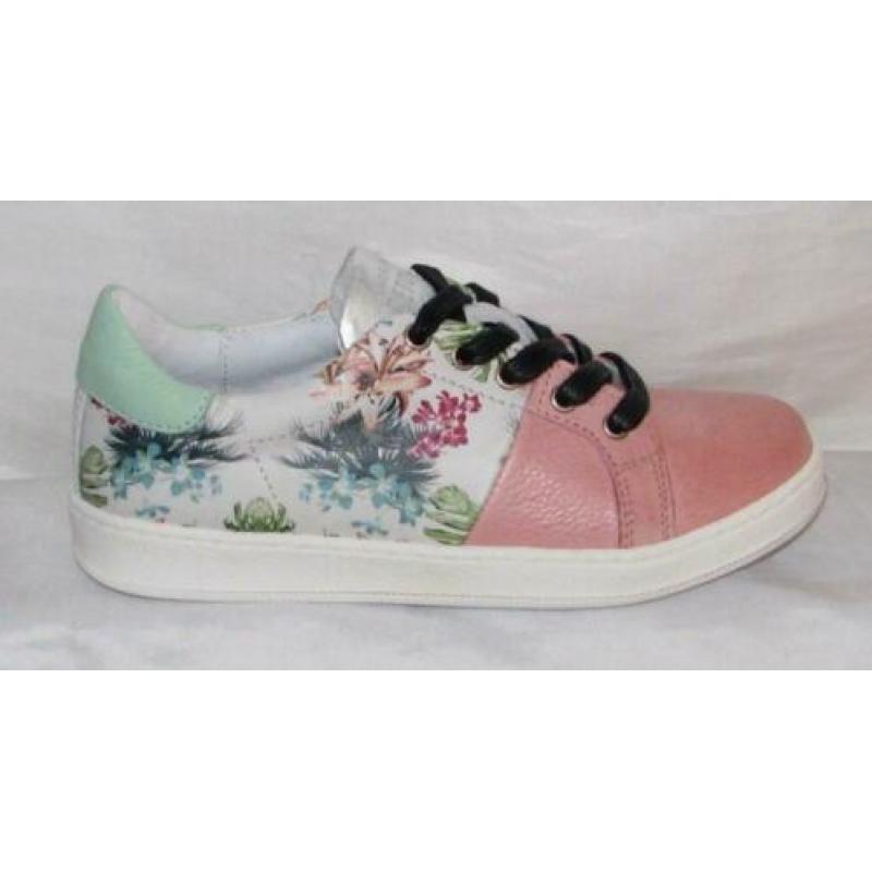 RETOUR maat 30 lerensneaker roze + bloemen gratis verzenden