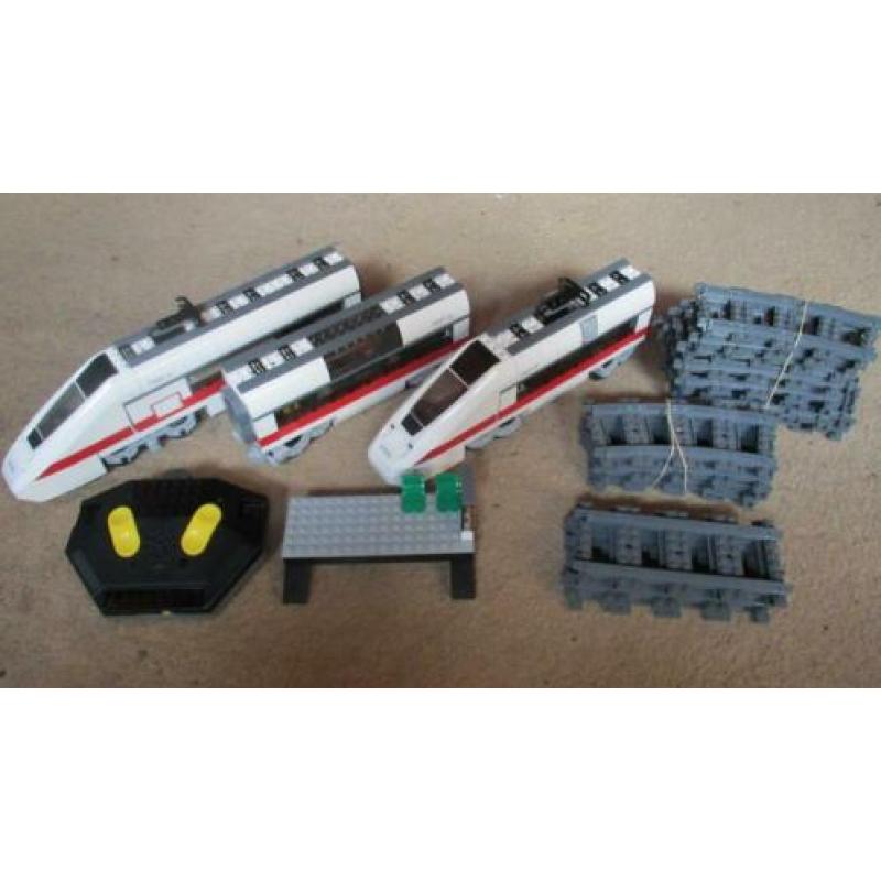 verschillende lego 9V RC treinsets en rails