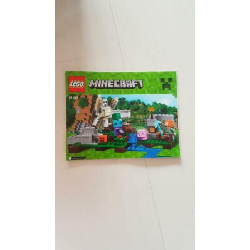 2 sets Lego minecraft. 21123 en 21135