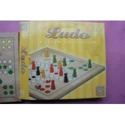 BORDSPEL LUDO WOODEN COLLECTION VAN KING 2tot4sp. 3.95euro.