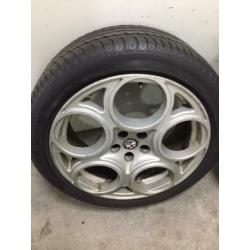 Originele Alfa Romeo GTA 17 inch LM velgen 5x98 zgan banden