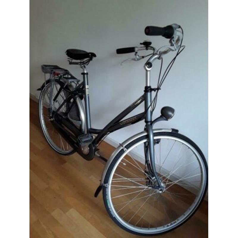 Vrijwel nieuwe grijsblauwe union damesfiets 57