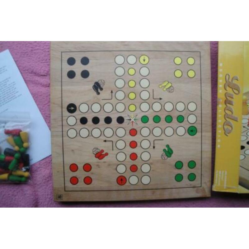 BORDSPEL LUDO WOODEN COLLECTION VAN KING 2tot4sp. 3.95euro.