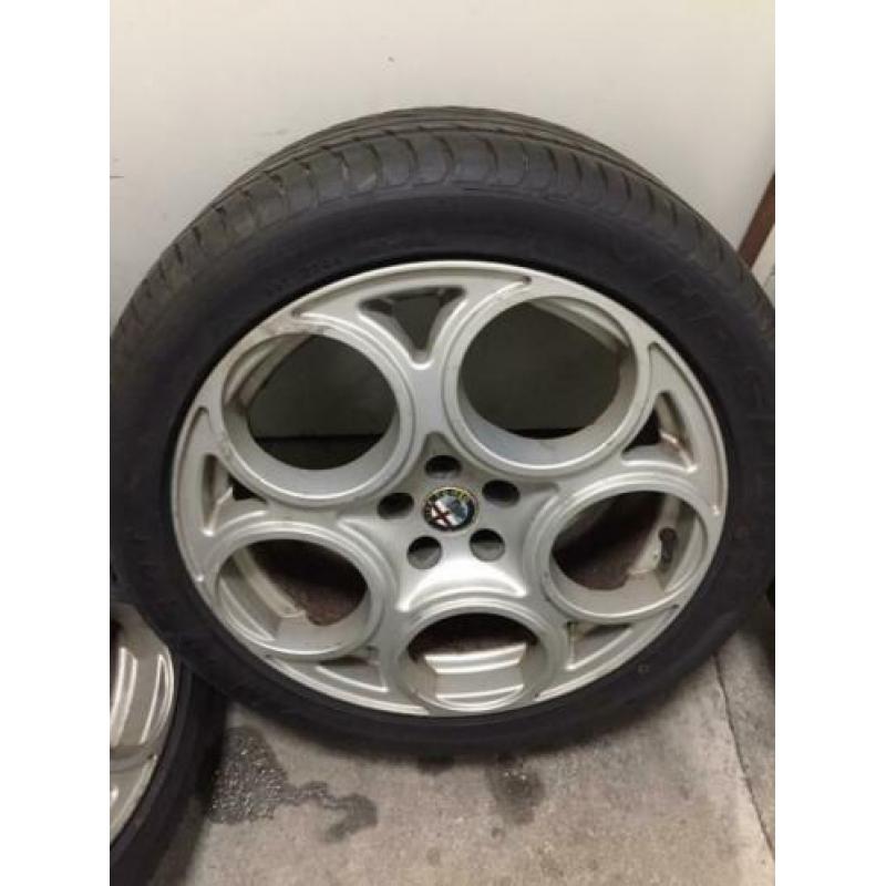 Originele Alfa Romeo GTA 17 inch LM velgen 5x98 zgan banden