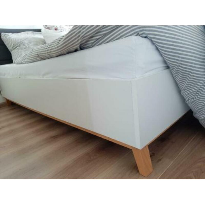 Bed in Scandinavische stijl incl. lattenbodem en matras!