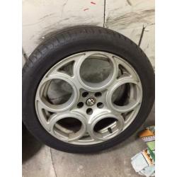 Originele Alfa Romeo GTA 17 inch LM velgen 5x98 zgan banden