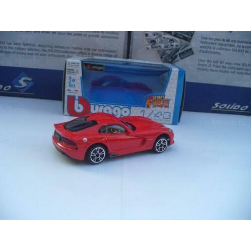 Bburago 1/43 Dodge Viper SRT GTS Rood