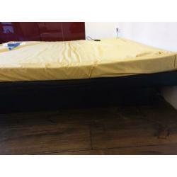 Stabiel waterbed zwarte ombouw