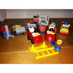 vele voertuigen van little people, o.a. brandweer, ambulance