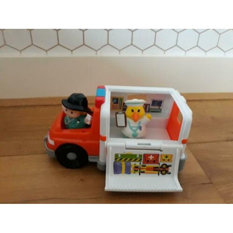 vele voertuigen van little people, o.a. brandweer, ambulance