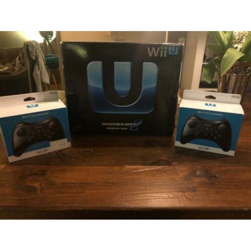 Wii U Mario kart 8 premium pakket + 2 controllers en diverse