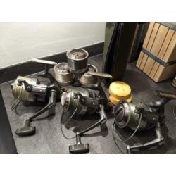 3 x Daiwa Emblem Pro 5500 + reservespoelen vol Gatorbraid