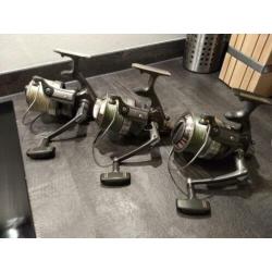 3 x Daiwa Emblem Pro 5500 + reservespoelen vol Gatorbraid