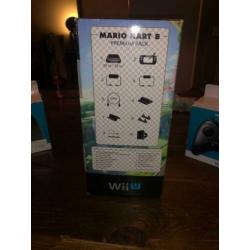 Wii U Mario kart 8 premium pakket + 2 controllers en diverse