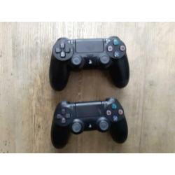 PlayStation 4 500 gb incl. 2 controllers + 2 games etc.