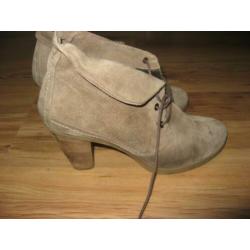 mooie suede veter enkellaarsjes met hak, mt 38