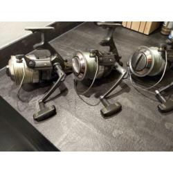 3 x Daiwa Emblem Pro 5500 + reservespoelen vol Gatorbraid