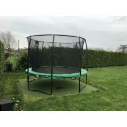 Stevige trampoline met net en trap zelf afbreken en ophalen