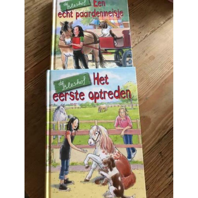 8 jeugd boeken, diverse verhalen.