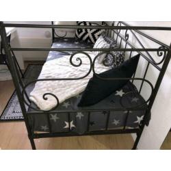 Gietijzeren bed zwart