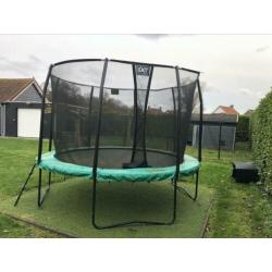 Stevige trampoline met net en trap zelf afbreken en ophalen