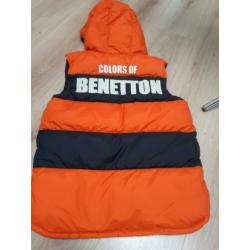 Benneton bodywarmer met capuchon, maat 152