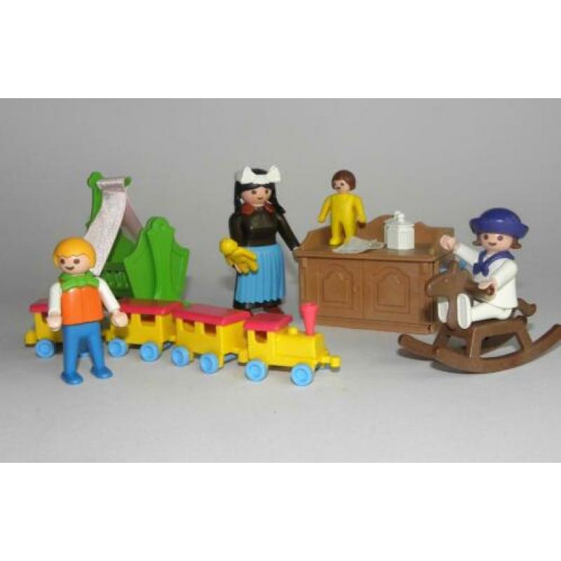 PLAYMOBIL 5300 ROSA SERIE set 5311 De kinderkamer