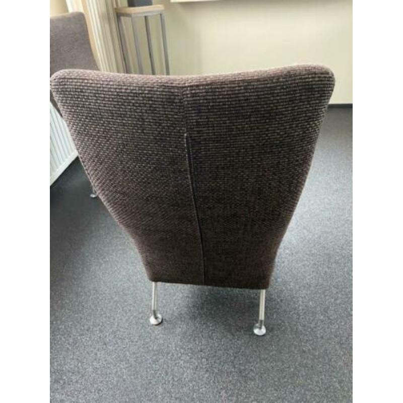 Twee design fauteuils mat RVS poten