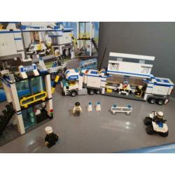 Lego City Police command center - 7743