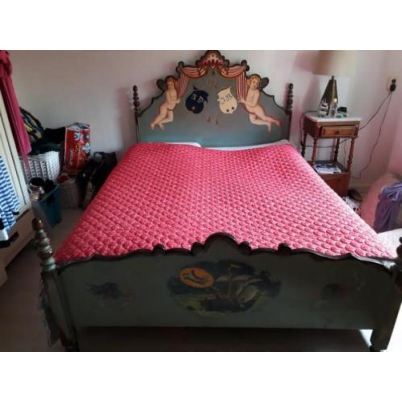 Antiek Frans bed met engelenbeschildering