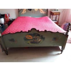 Antiek Frans bed met engelenbeschildering