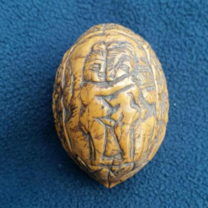 Bijzondere Netsuke walnoot