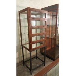 Vintage oude toonbank winkelkast apothekerskast vitrine