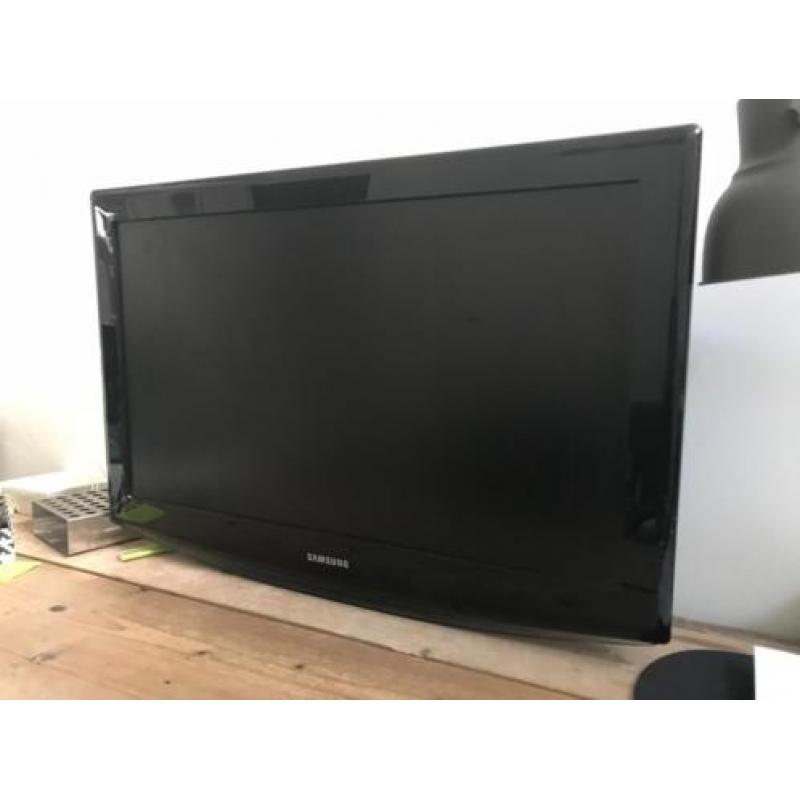 32 inch Samsung tv incl muurbeugel 75 Euro!!