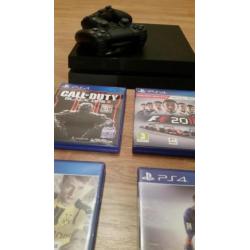 PS4 met 2 Controllers + 4 Games & Fortnite