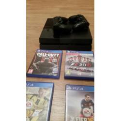 PS4 met 2 Controllers + 4 Games & Fortnite