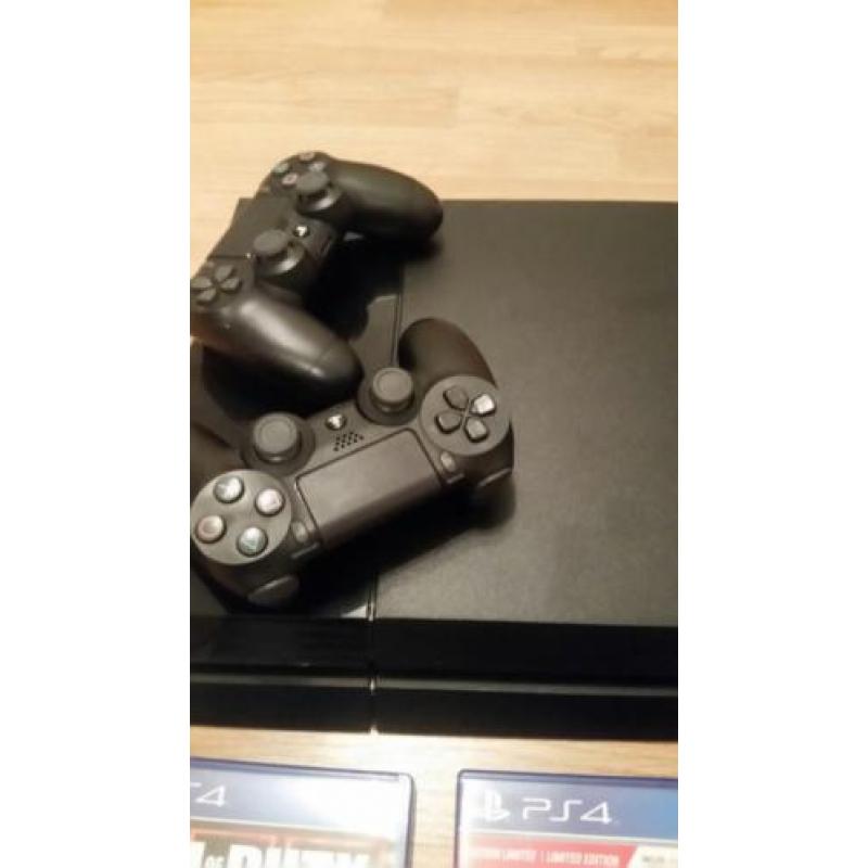 PS4 met 2 Controllers + 4 Games & Fortnite