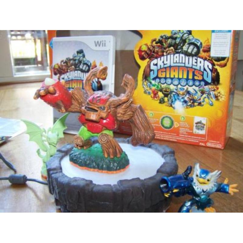 SKYLANDERS GIANTS = GLOW IN THE DARK = complete starterset