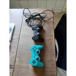 playstation 3 2 controllers met oolader en 12 spellen en