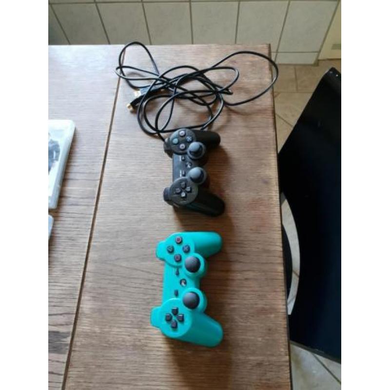 playstation 3 2 controllers met oolader en 12 spellen en