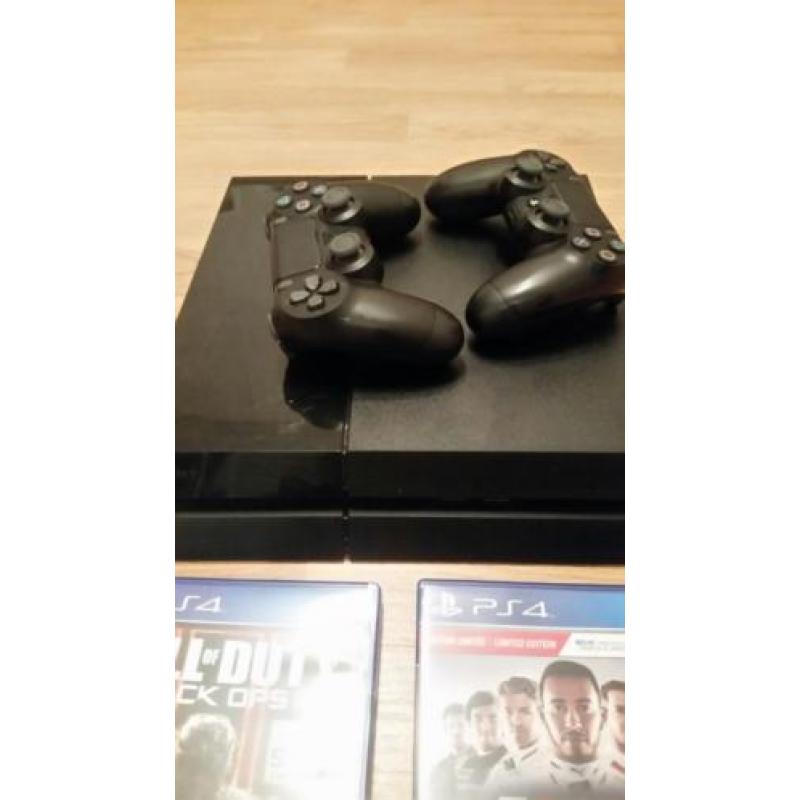 PS4 met 2 Controllers + 4 Games & Fortnite